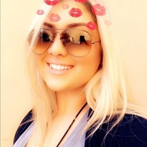 Meet your Posher, Ani